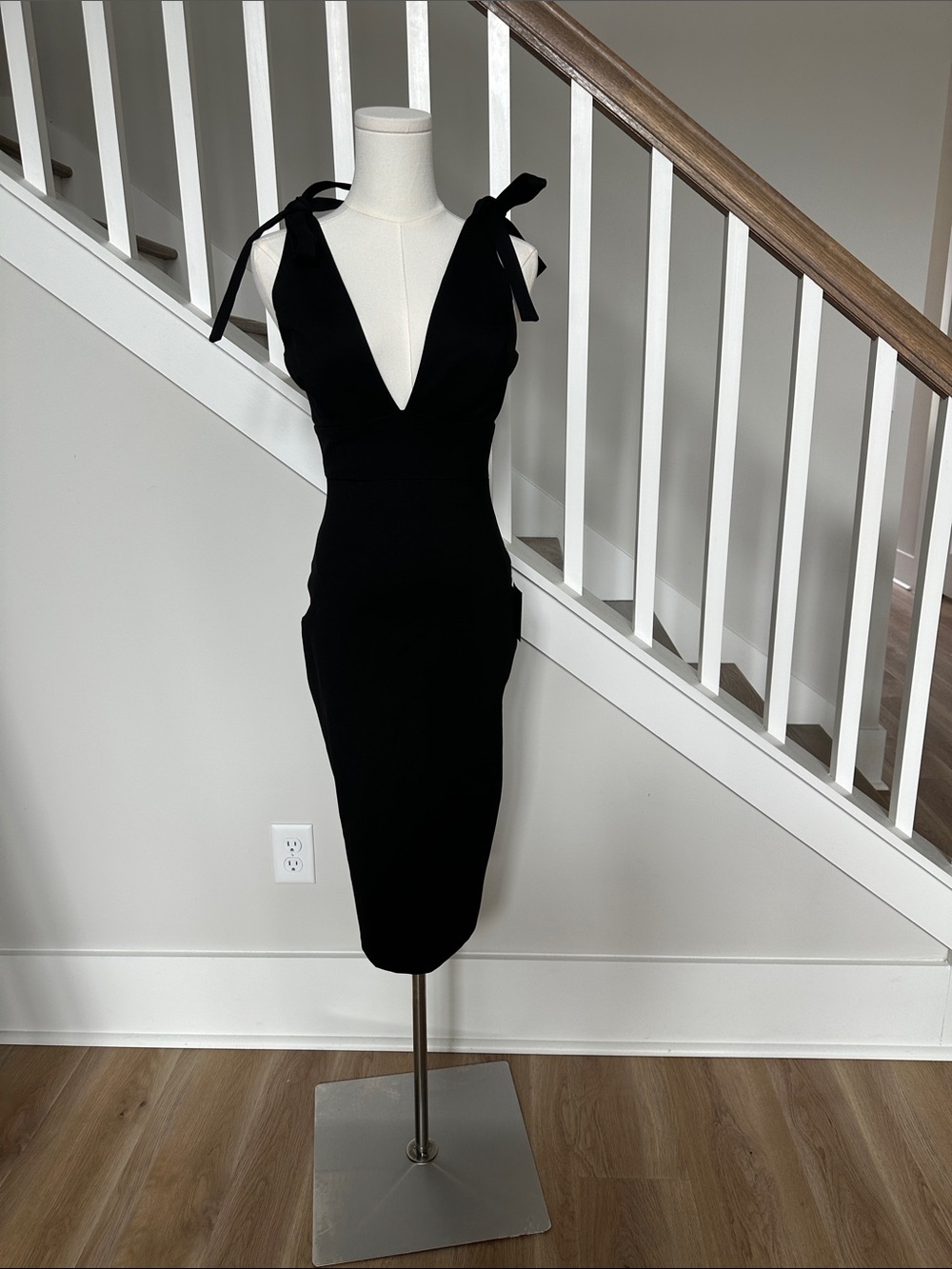 Lulu's Black V-Neck Tie-Strap Midi Sheath Dress